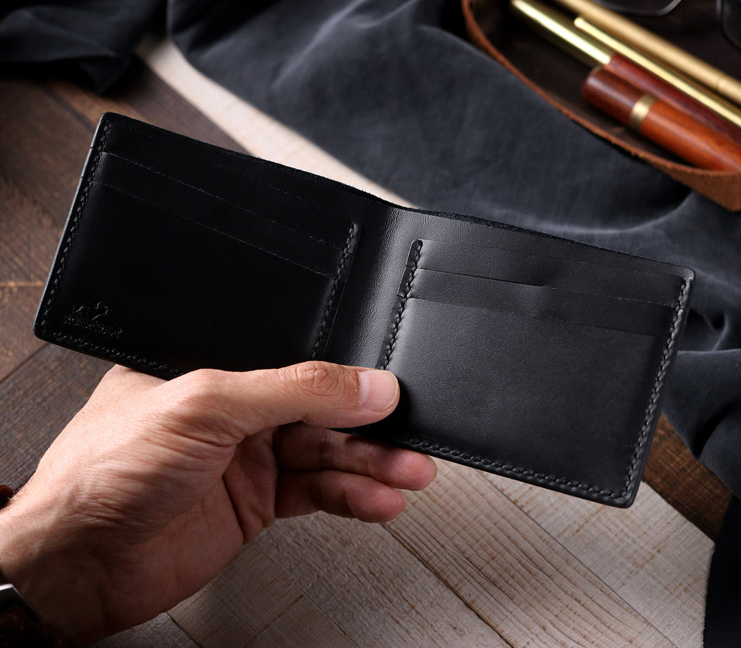 Classic Bifold Leather Wallet - Pergamon